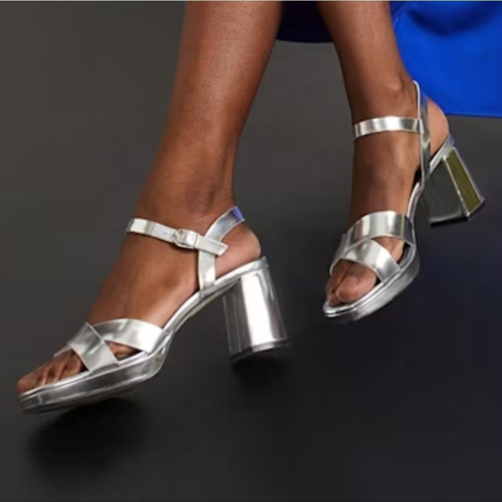 BRAND NEW NINE WEST BLOCK HEEL CROSS-CRISS SQUARE TOE SANDAL R3